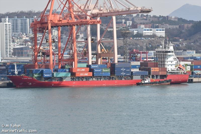 atlantic south (Container Ship) - IMO 9414137, MMSI 563158200, Call Sign 9V8010 under the flag of Singapore