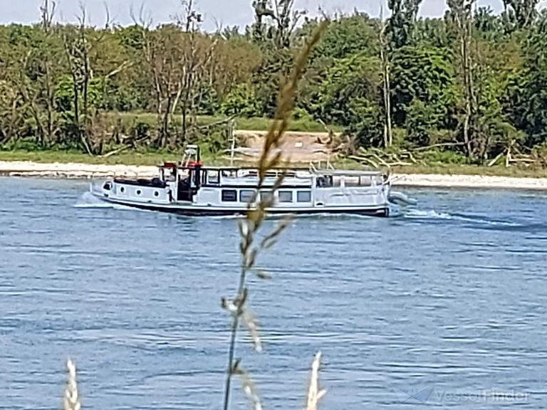 carnuntum (Dredging or UW ops) - IMO , MMSI 203999451, Call Sign OED3037 under the flag of Austria