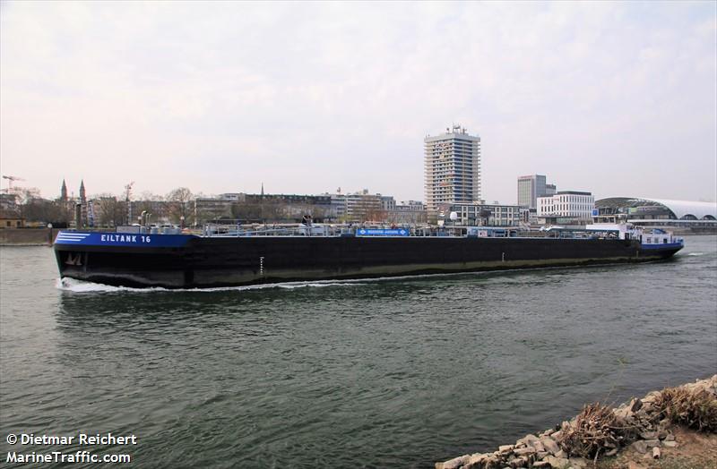 eiltank 16 (WIG) - IMO , MMSI 211500450, Call Sign DA4960 under the flag of Germany