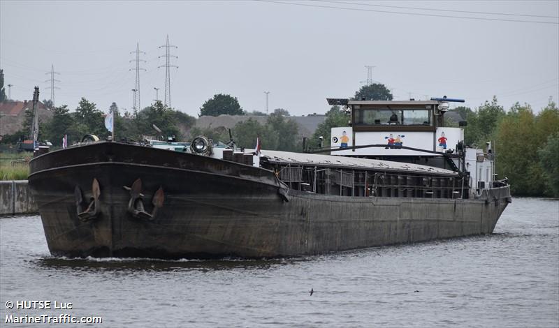 domfels (Cargo ship) - IMO , MMSI 211684800, Call Sign DC6108 under the flag of Germany