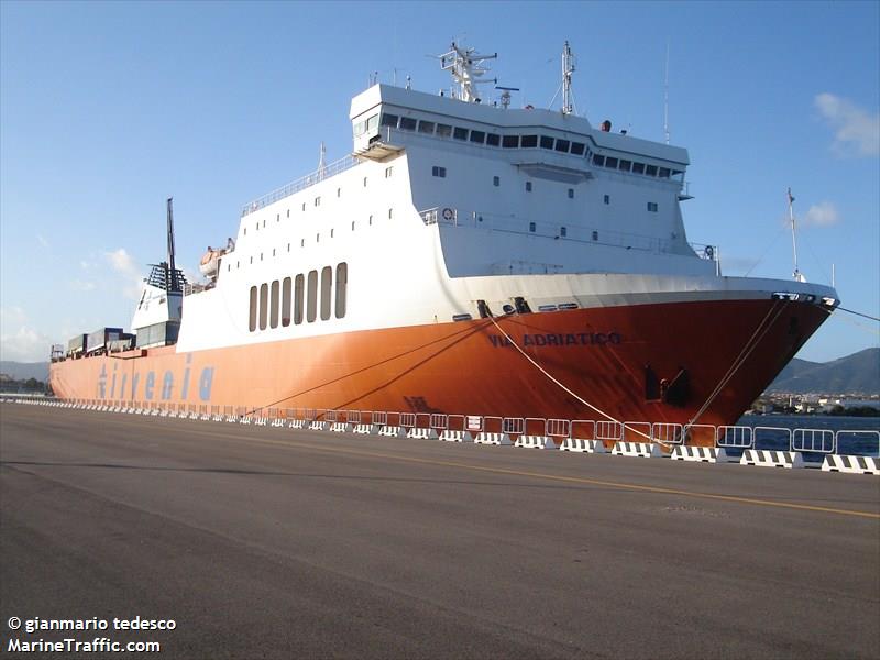 beniamino carnevale (Passenger/Ro-Ro Cargo Ship) - IMO 9019066, MMSI 247000400, Call Sign ICNL under the flag of Italy