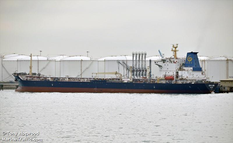 yazhouxiongshi (Oil Products Tanker) - IMO 9203992, MMSI 413804000, Call Sign BURC under the flag of China