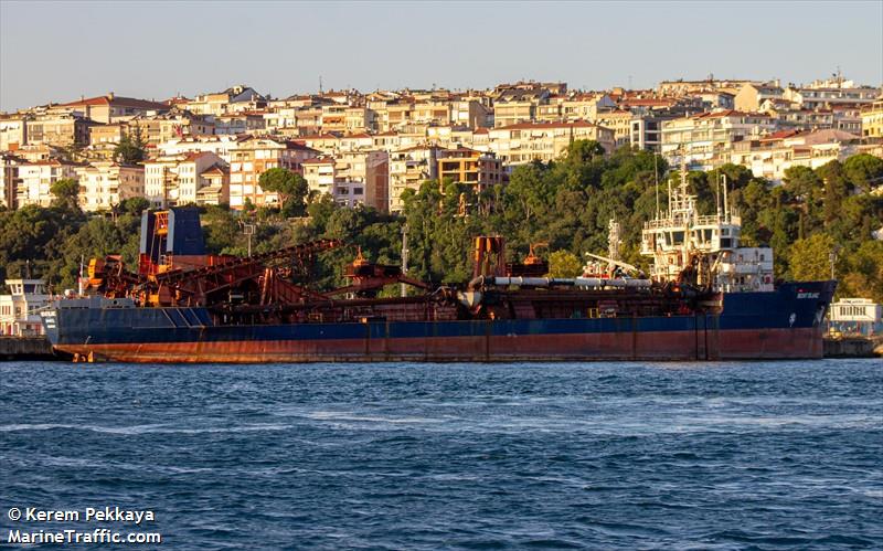 mont blanc (Hopper Dredger) - IMO 8513431, MMSI 677045100, Call Sign 5IM551 under the flag of Tanzania