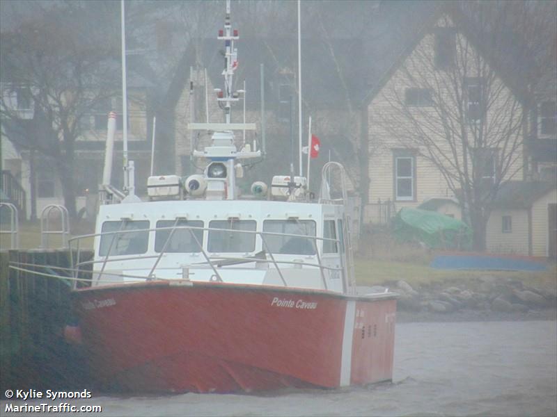 ccgc pointe caveau (SAR) - IMO , MMSI 316003811, Call Sign CGVH under the flag of Canada