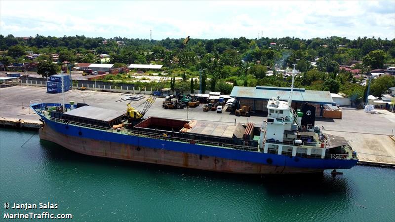 mv sf freedom (Cargo ship) - IMO , MMSI 700000518 under the flag of Unknown