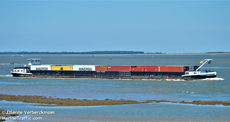 titan (Cargo ship) - IMO , MMSI 205433090, Call Sign OT4330 under the flag of Belgium