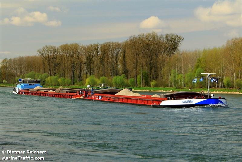 donau (Cargo ship) - IMO , MMSI 211169410, Call Sign DC 2099 under the flag of Germany