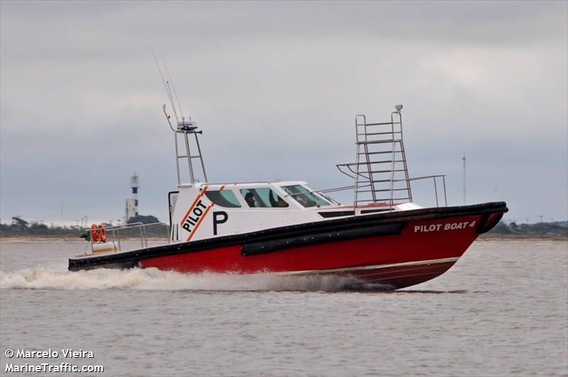 pilot boat 4 (Pilot) - IMO , MMSI 710008110 under the flag of Brazil