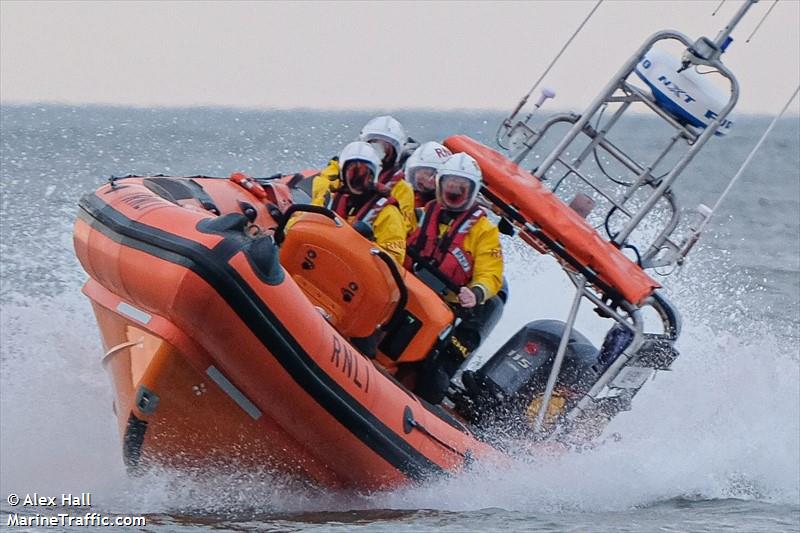 rnli lifeboat b-861 (SAR) - IMO , MMSI 235092934 under the flag of United Kingdom (UK)