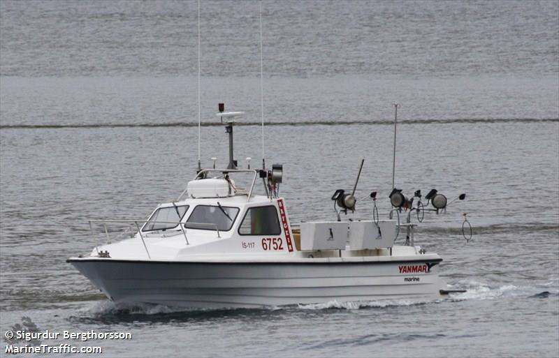 huni (Fishing vessel) - IMO , MMSI 251800840, Call Sign 6752 under the flag of Iceland