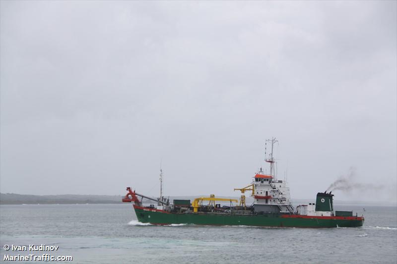 quality star (Hopper Dredger) - IMO 8003503, MMSI 323115110, Call Sign CL3052 under the flag of Cuba