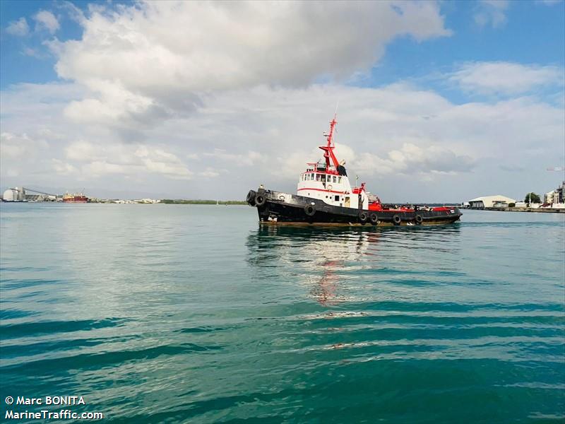 stefania (Towing vessel) - IMO , MMSI 377901305, Call Sign J8 RI5 under the flag of St Vincent & Grenadines