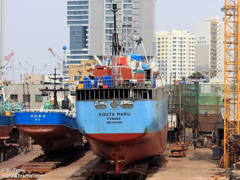 lari (Refrigerated Cargo Ship) - IMO 9263021, MMSI 273218850, Call Sign UBIU8 under the flag of Russia