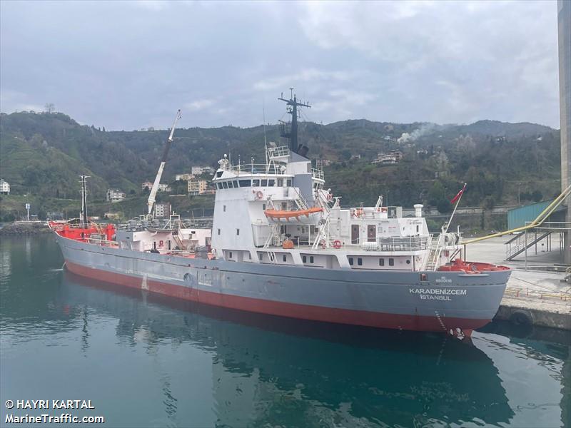 karadenizcem (Cement Carrier) - IMO 6600618, MMSI 271051112, Call Sign TCA7396 under the flag of Turkey