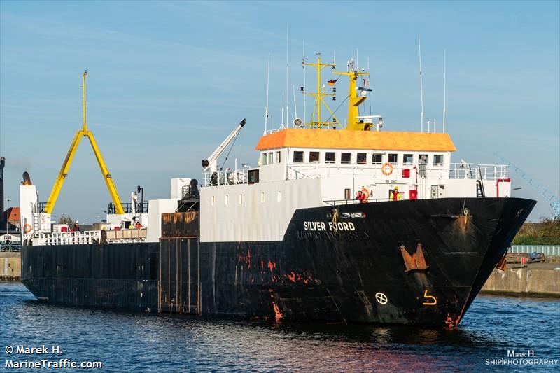 falcon-ua (Refrigerated Cargo Ship) - IMO 8300327, MMSI 511100982, Call Sign T8A4204 under the flag of Palau