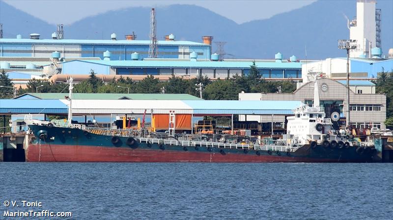 fuji (Oil Products Tanker) - IMO 9084279, MMSI 533132593, Call Sign 9M2996 under the flag of Malaysia