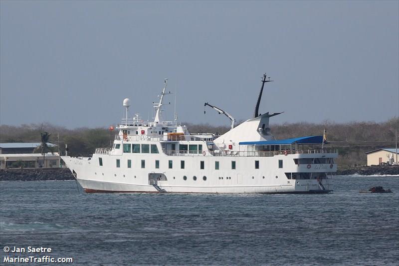 la pinta (Passenger Ship) - IMO 8112897, MMSI 735058068, Call Sign HC4911 under the flag of Ecuador