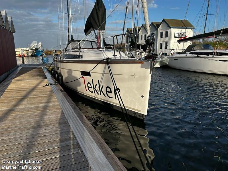lekker (Pleasure craft) - IMO , MMSI 211892460, Call Sign DB9915 under the flag of Germany