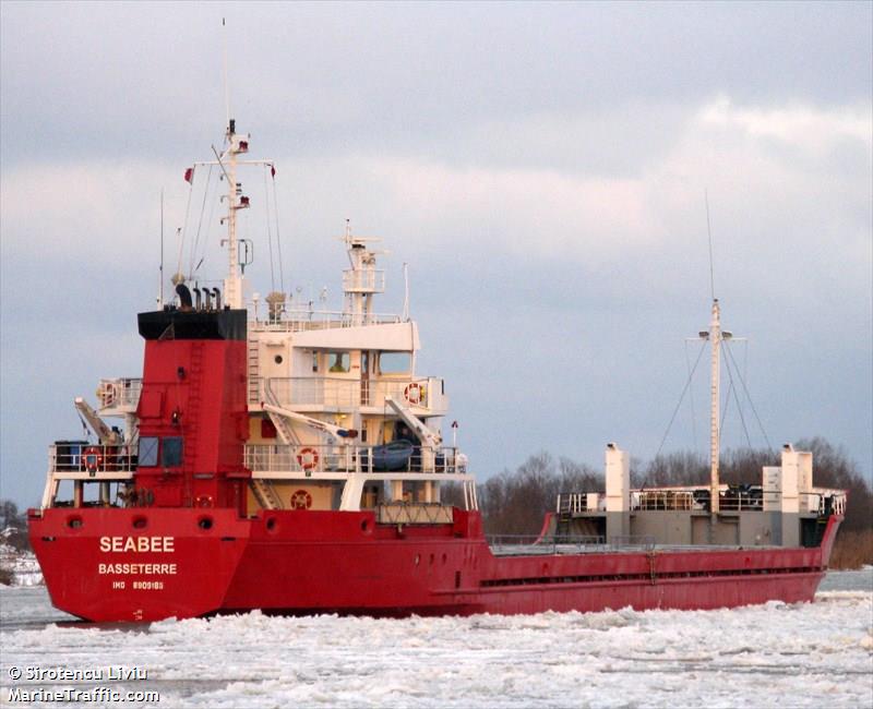 red apache (Anchor Hoy) - IMO 9672973, MMSI 341985000, Call Sign V4BA5 under the flag of St Kitts & Nevis
