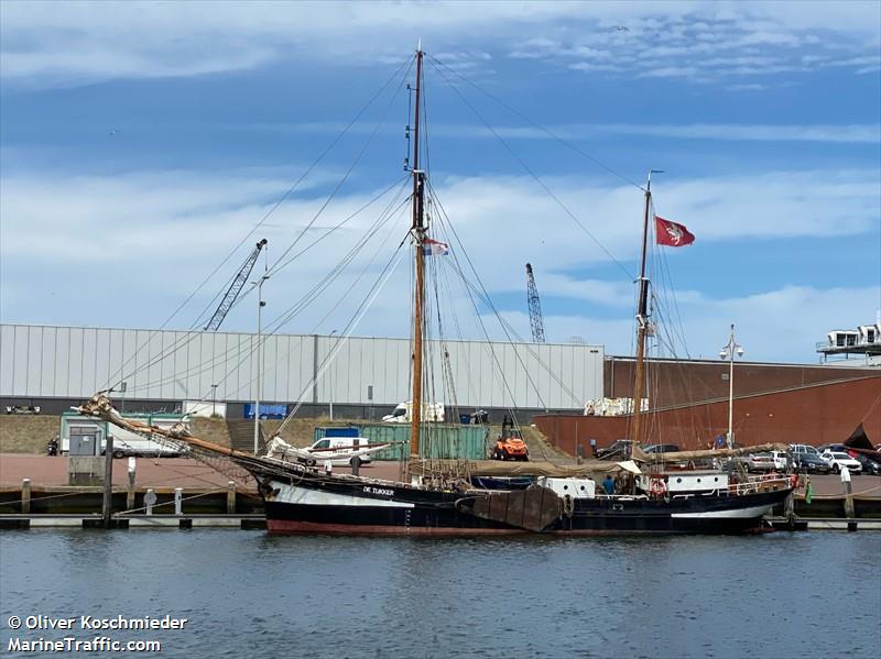 de tukker (Sailing vessel) - IMO , MMSI 577581000, Call Sign YJXL4 under the flag of Vanuatu