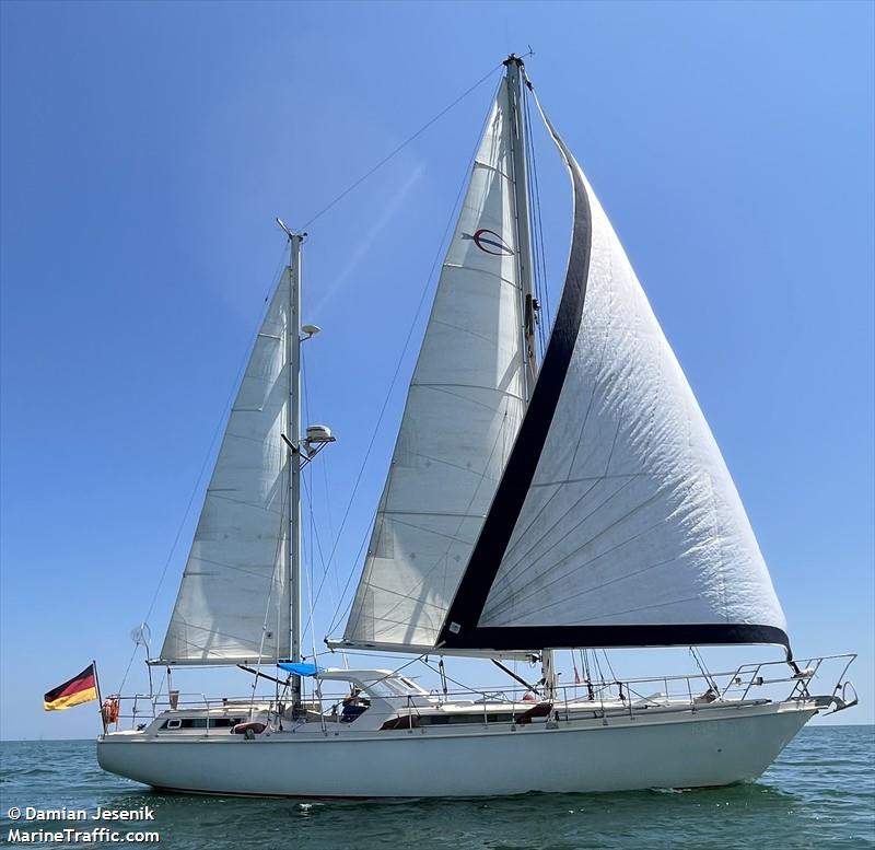 yin yang (Sailing vessel) - IMO , MMSI 211890680, Call Sign DG9826 under the flag of Germany