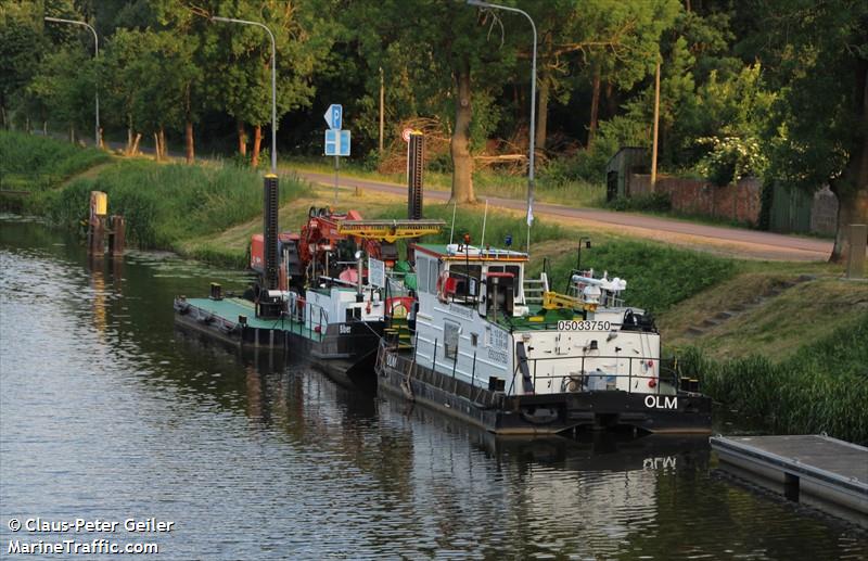 olm (Dredging or UW ops) - IMO , MMSI 211538260, Call Sign DC2438 under the flag of Germany