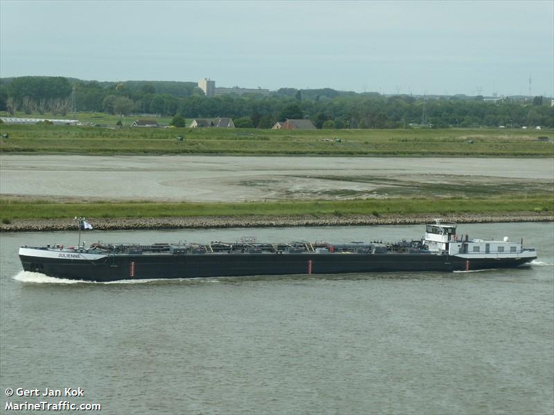 julienne (Tanker) - IMO , MMSI 211796120, Call Sign DF2168 under the flag of Germany