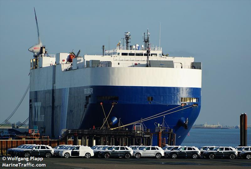 virgo leader (Vehicles Carrier) - IMO 9273894, MMSI 356577000, Call Sign H3YE under the flag of Panama