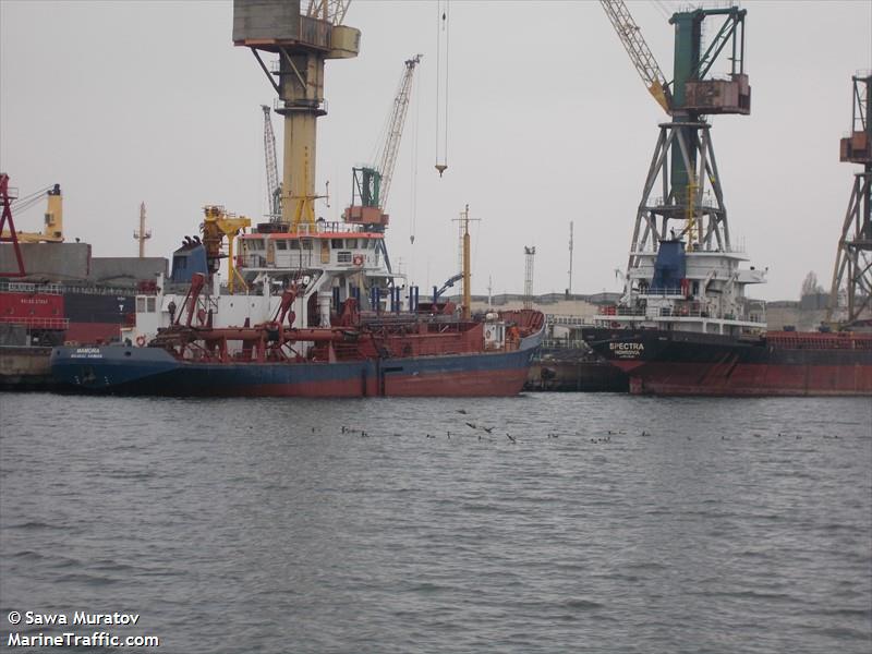 mamora (Hopper Dredger) - IMO 7229356, MMSI 511933000, Call Sign T8A3102 under the flag of Palau