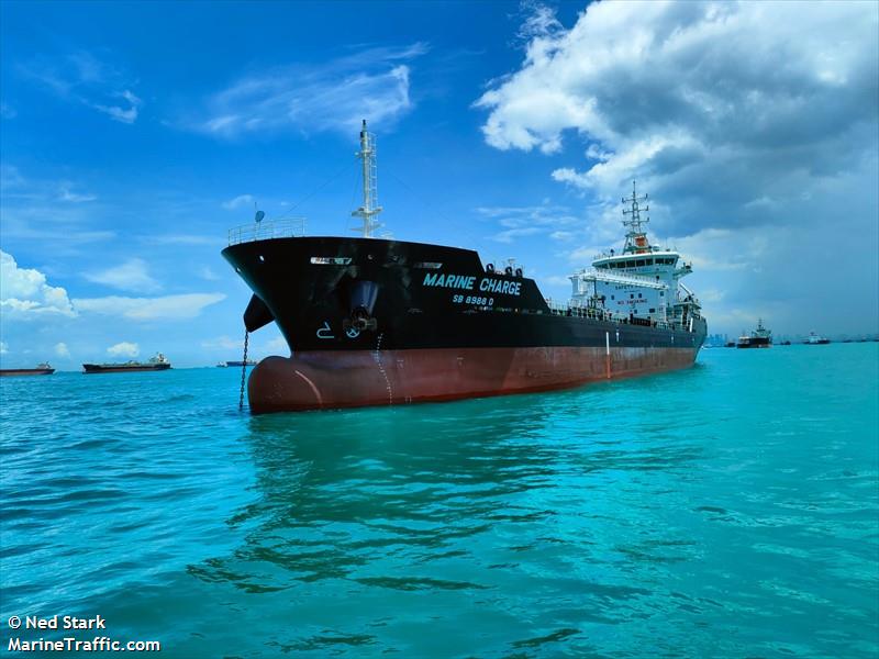 marine charge (Bunkering Tanker) - IMO 9956707, MMSI 563180700, Call Sign 9V7517 under the flag of Singapore
