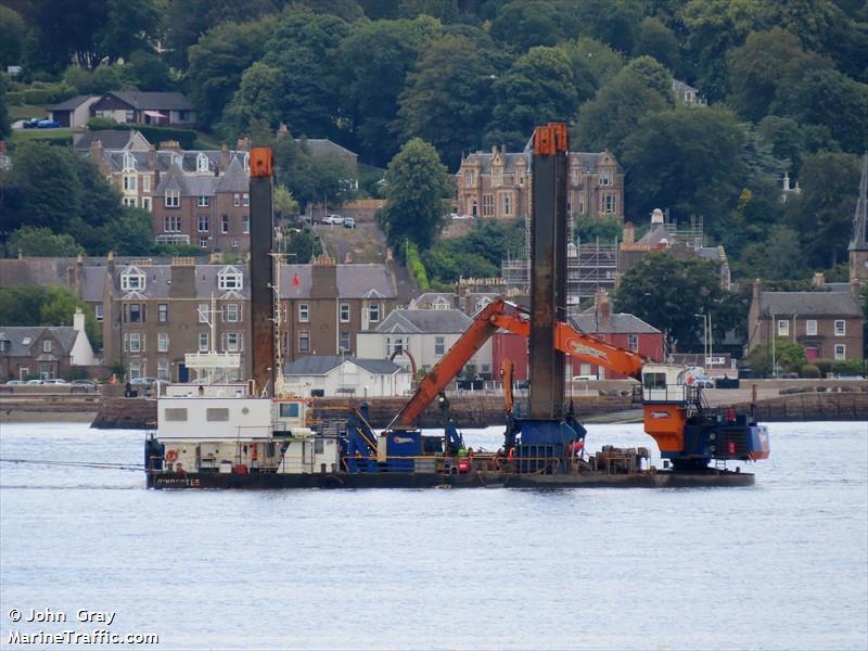 dinopotes (Dredger) - IMO 7909712, MMSI 250013879, Call Sign PDQI under the flag of Ireland