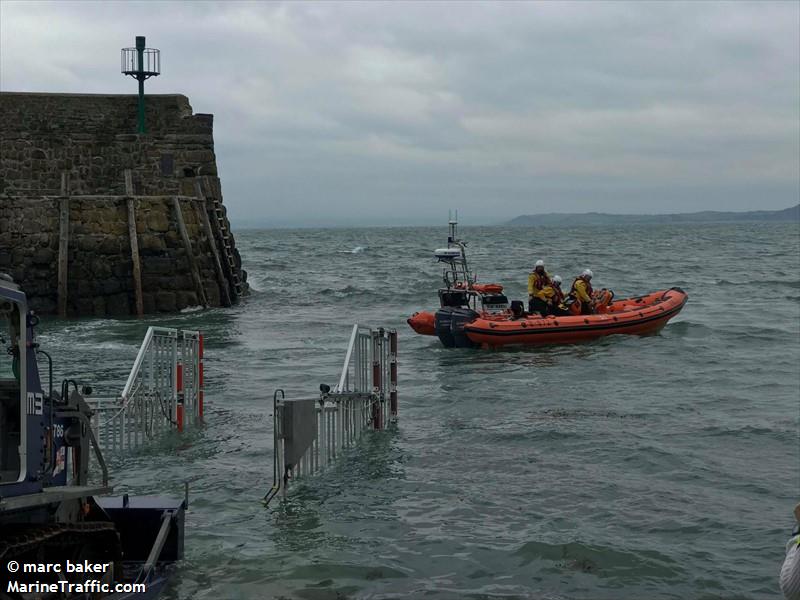 rnli lifeboat b-872 (SAR) - IMO , MMSI 235100651 under the flag of United Kingdom (UK)