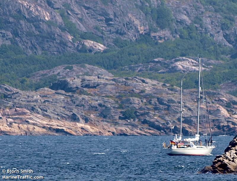 sv sioned (Pleasure craft) - IMO , MMSI 211583490, Call Sign DFRL2 under the flag of Germany