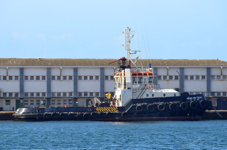 pero de teive (Tug) - IMO 9011480, MMSI 204600008, Call Sign CSJW under the flag of Azores