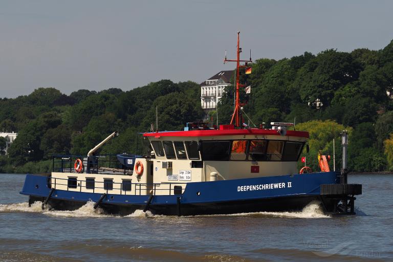 deepenschriewer ii (Dredging or UW ops) - IMO , MMSI 211587740, Call Sign DB4029 under the flag of Germany