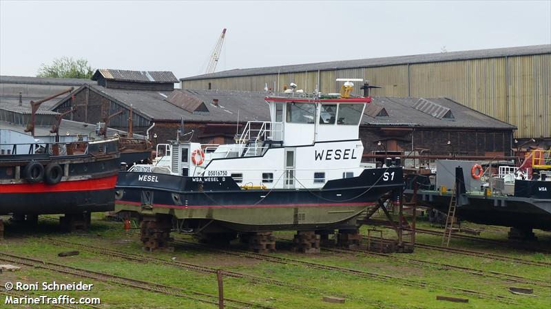 sb wesel (Dredging or UW ops) - IMO , MMSI 211652780, Call Sign DC 2834 under the flag of Germany
