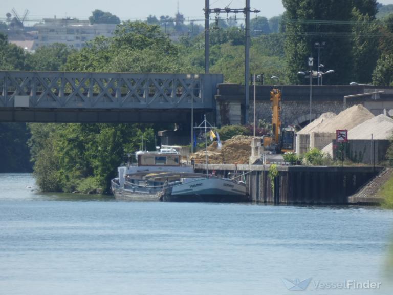 summer (Cargo ship) - IMO , MMSI 226010740, Call Sign FM6154 under the flag of France