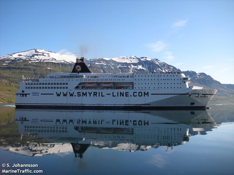 norroena (Passenger/Ro-Ro Cargo Ship) - IMO 9227390, MMSI 231200000, Call Sign OZ2040 under the flag of Faeroe Islands
