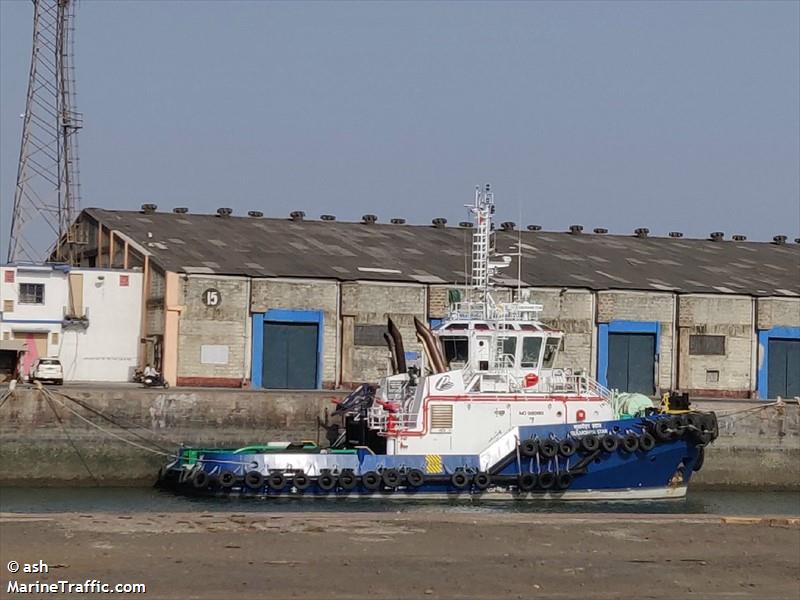 gulmohar star (Tug) - IMO 9819961, MMSI 419001383, Call Sign AWZE under the flag of India