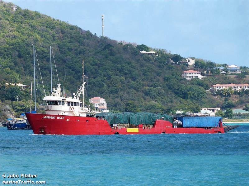 midnight wolf (Offshore Tug/Supply Ship) - IMO 8203036, MMSI 577365000, Call Sign YJWD9 under the flag of Vanuatu