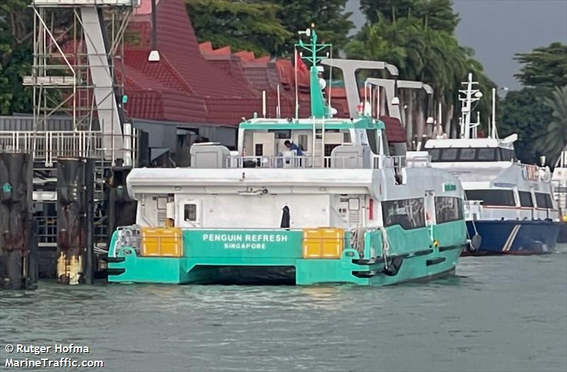 penguin refresh (Passenger ship) - IMO , MMSI 563079380, Call Sign 9V8578 under the flag of Singapore