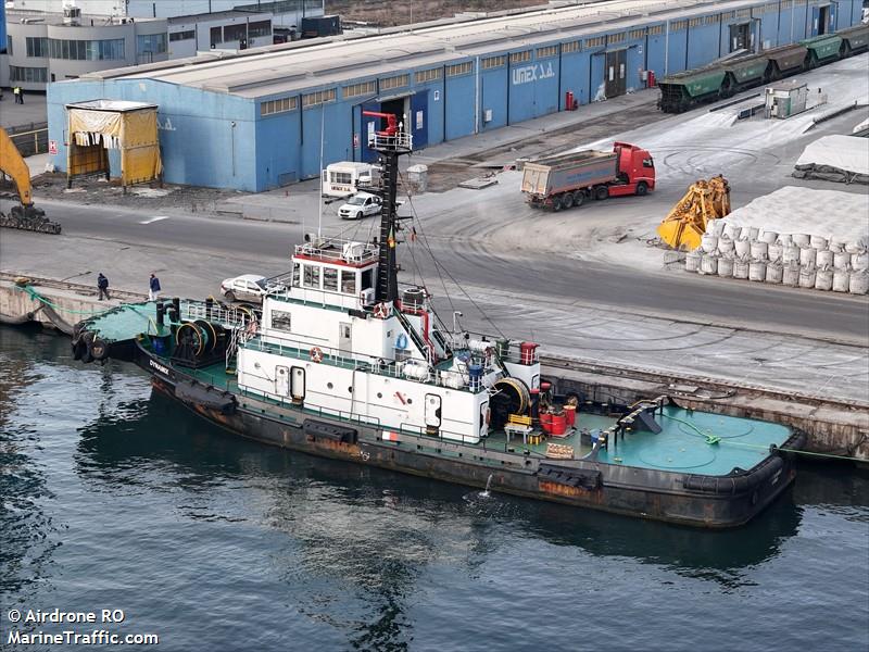 dynamix (Tug) - IMO 9047025, MMSI 613735500, Call Sign TJM0169 under the flag of Cameroon