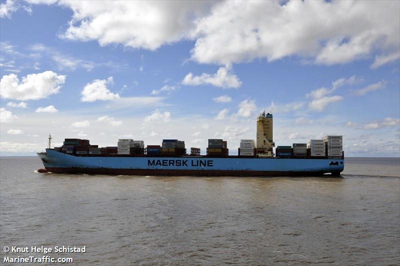 maersk lota (Container Ship) - IMO 9526954, MMSI 219508000, Call Sign OZGN2 under the flag of Denmark