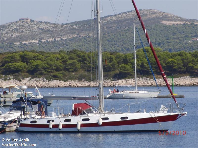 mauritius (Sailing vessel) - IMO , MMSI 211571140, Call Sign DPSJ under the flag of Germany