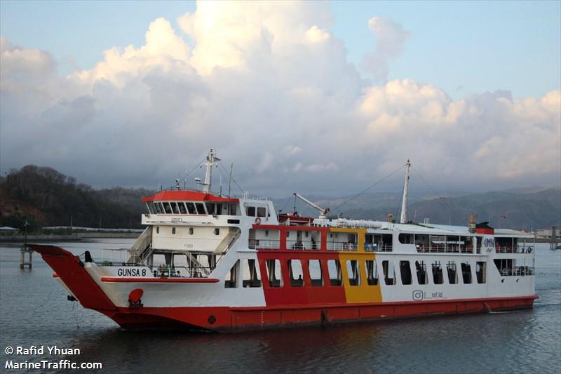 kmp.gunsa 8 (Passenger/Ro-Ro Cargo Ship) - IMO 8984513, MMSI 525100538, Call Sign YHDC under the flag of Indonesia