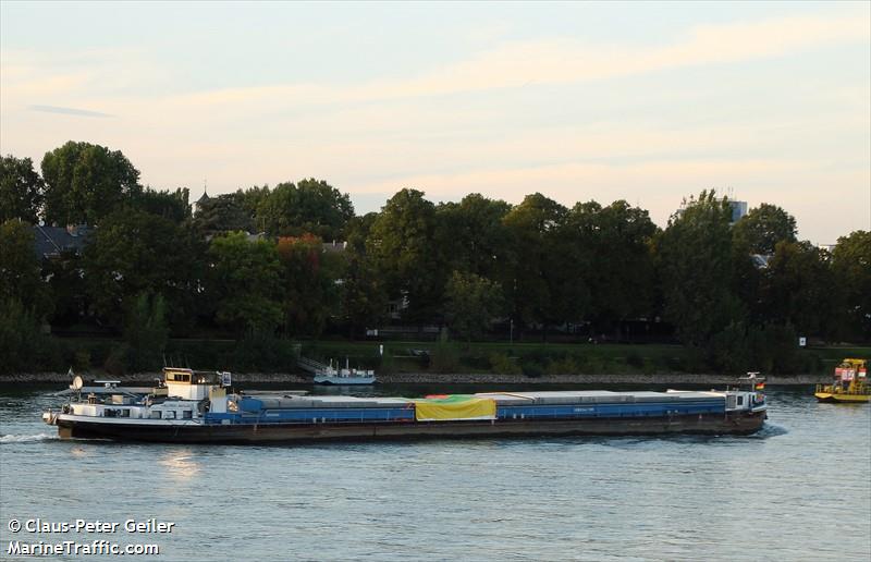 hellfried (Cargo ship) - IMO , MMSI 267130701, Call Sign OMGA under the flag of Slovakia