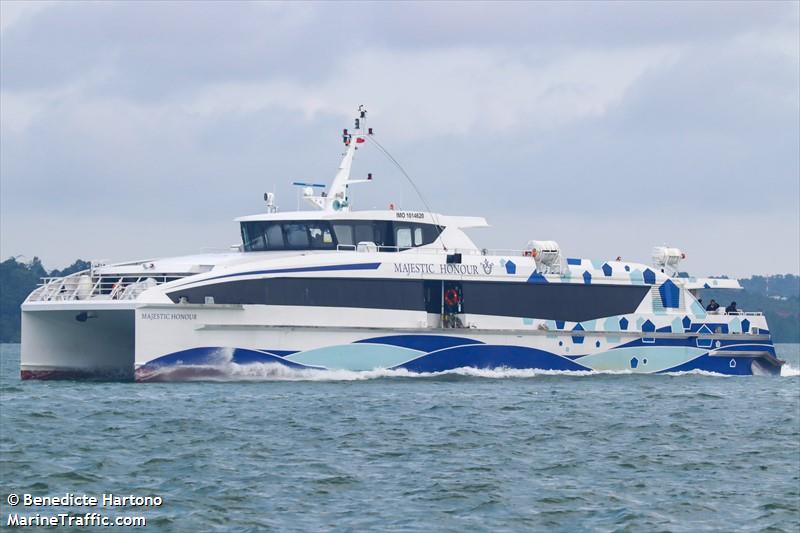 majestic honour (Passenger Ship) - IMO 1014620, MMSI 563195200, Call Sign 9V8933 under the flag of Singapore