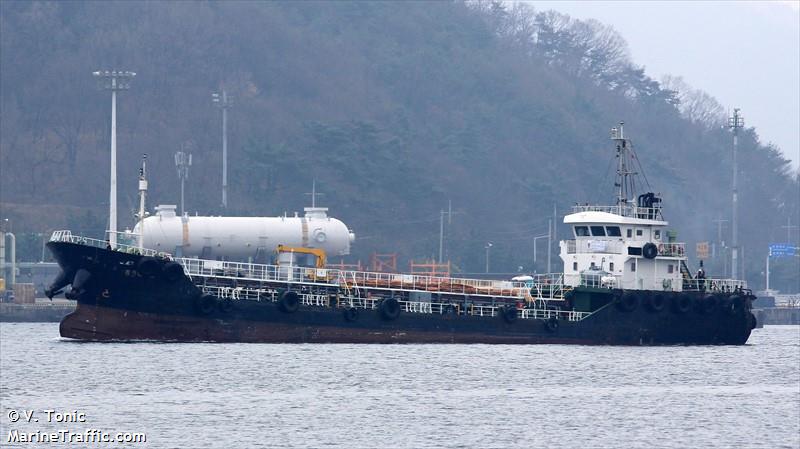 dongjin ace (Oil Products Tanker) - IMO 9680736, MMSI 440154950, Call Sign 130001 under the flag of Korea