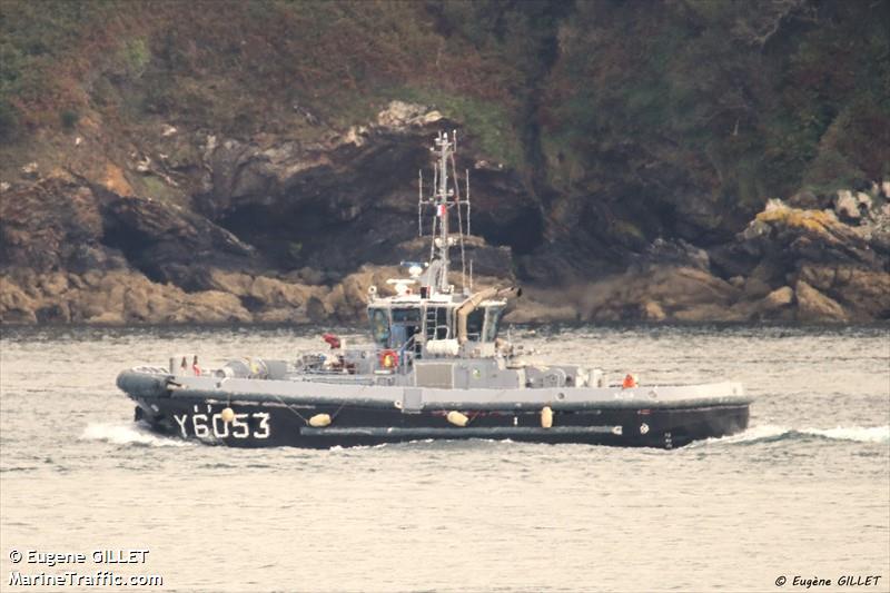 azur (Tug) - IMO , MMSI 228850700, Call Sign FXZR under the flag of France
