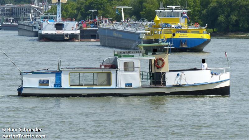 hennesee (Passenger ship) - IMO , MMSI 211669070 under the flag of Germany